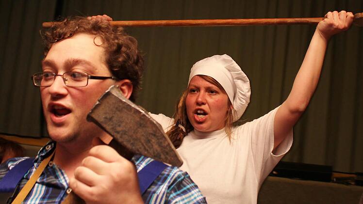 Schmied und Bäcker befinden sich mit Vorschlaghammer und mit Getreideschaufel auf Monsterfang. Foto: Werner Vogel