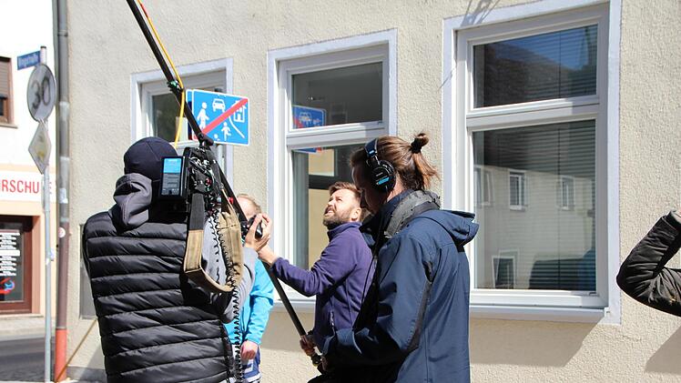 Das Produktionsteam von "Galileo" begleitete Geb&auml;udereiniger in H&ouml;chstadt. Foto: Mirjam Stumpf