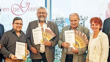 Bei der Ehrung der Brenner aus dem Landkreis Ha&szlig;berge, von links: Mathias Kr&ouml;nert, Daniel Herterich, Hilmar Schmitt, Johann Reitinger, Andrea B&auml;tz und Hubert Fr&ouml;hlich Foto: Conny Fichtinger/Studio 54/Stadtprozelten