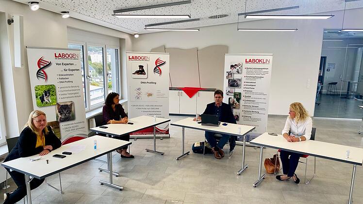 Die Expertenrunde bei dem Online Züchtertag beantwortete auch Fragen der zugeschalteten Teilnehmer.  Foto: Jana Rösner/Laboklin