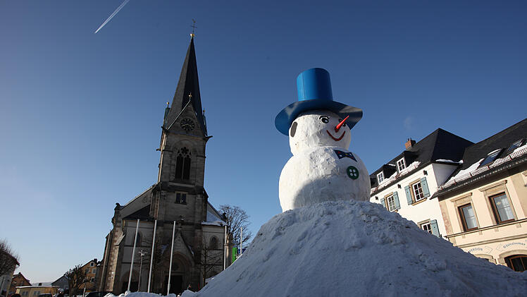 Neuer Rekord fuer Deutschlands groessten Schneemann