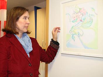 Astrid Lichtblau präsentiert derzeit ihre Kunstwerke in der BR-Geschäftsstelle. Foto: Sonja Adam