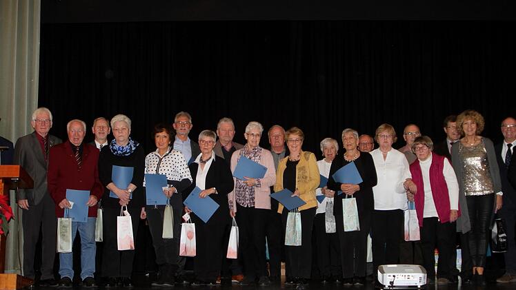 Diese Frauen und Männer wurden für ihre 50-jährige Treue zum Verein geehrt.
