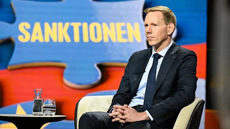 Ökonom Benjamin Hilgenstock legte dar, inwiefern der Westen aktiv den russischen Angriffskrieg in der Ukraine mitfinanziert.