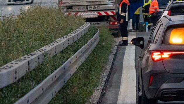 Autobahn, Unfall, Leitplanke, Mittelschutzplanke