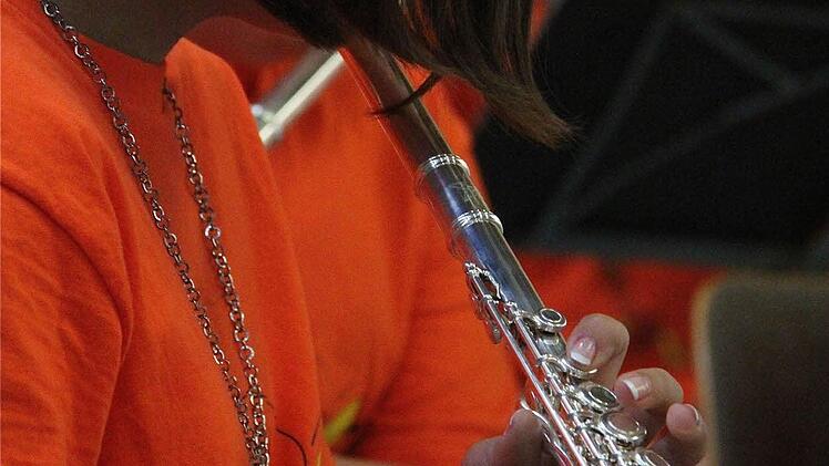 Unter der Leitung von Lena Baumgart setzte die Bläserklasse den musikalischen Rahmen.