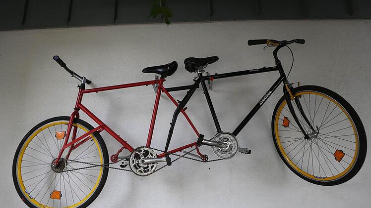 Das "gegensätzliche Tandem" fährt tatsächlich in eine Richtung.