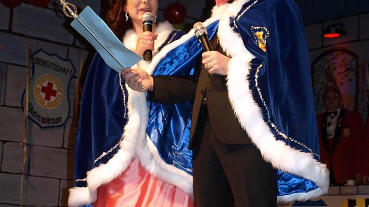 Das Steinwiesener Prinzenpaar Prinzessin Carina I. und Prinz Frank I.  Foto: Susanne Deuerling