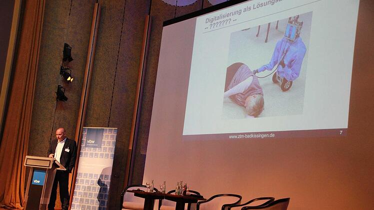 Wo steht die Gesundheitsbranche in Sachen Digitalisierung? Vertreter aus Pflege, Wirtschaft und Politik diskutieren über Chancen, Potenzial und Vorbehalte. Foto: Carmen Schmitt