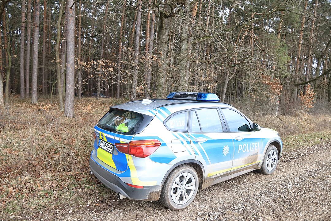 Verfolgungsjagd durch Oberfranken: Mann flieht vor Polizei in den Wald