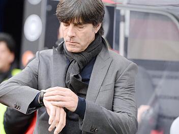 Nationaltrainer Joachim L&ouml;w scheiterte beim Spiel der Nations League gegen Frankreich erneut. Foto: Marcus Brandt/dpa