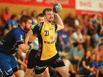 Auf dem Weg zu alter Stärke: Coburgs Rückraumakteur Pontus Zetterman (mit Ball) Foto: René Weiß