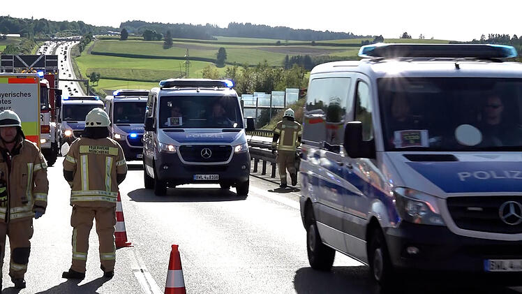 Polizeifahrzeug in Unfall auf A9 verwickelt: Sechs Verletzte