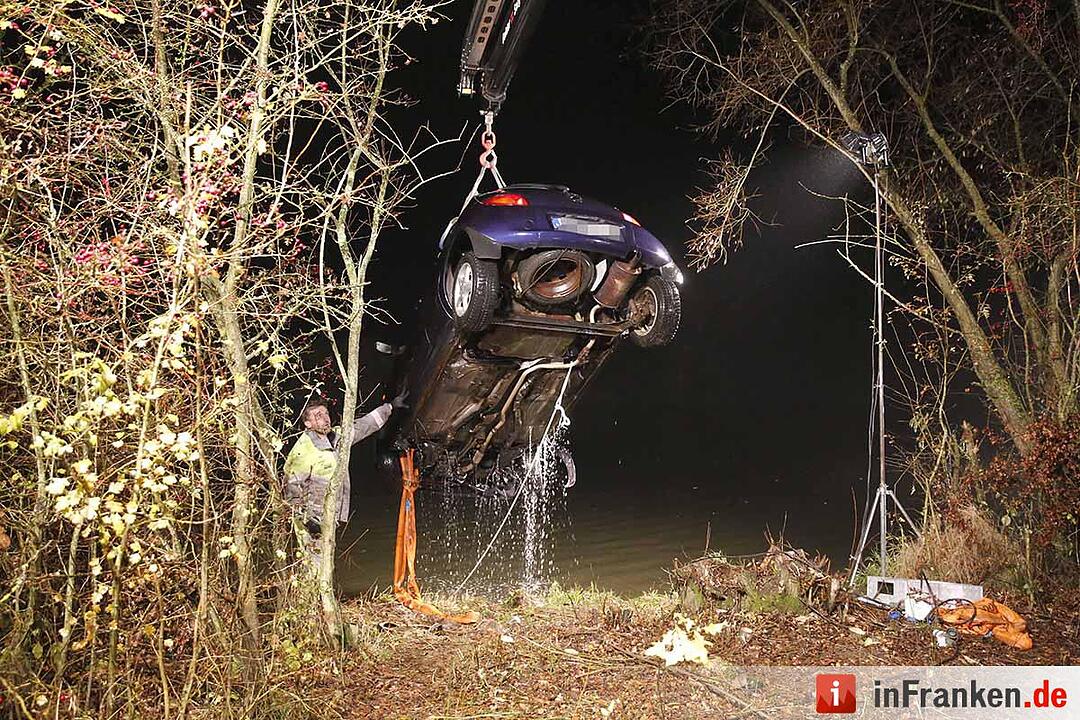 Pkw rollt bei Theres in Main: 23-Jährige stirbt
