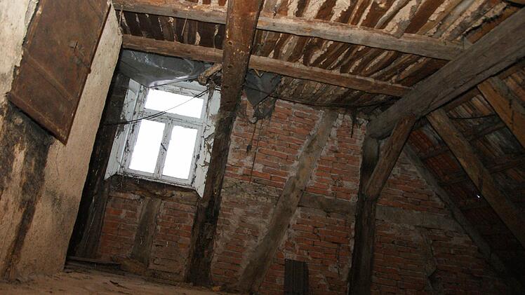 Auf dem Dachboden des Trips-Gebäudes gibt es eine Öffnung im Kamin. Darin wurde früher geräuchert.