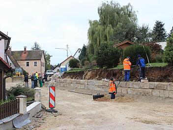 Im Gräfenberger Ortsteil Sollenberg können die Arbeiter nun endlich in die Hände spucken und mit der Verschönerung beginnen.  Foto: fra-press