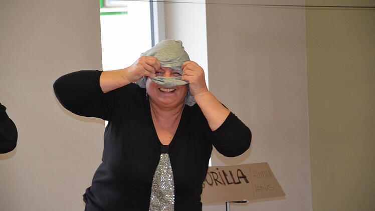 Tolle Modenschau: Wie eine alte Männerunterhose zu tragbarer Mode wird, zeigte das Gauaschacher Organisationsteam beim Seniorenfasching.