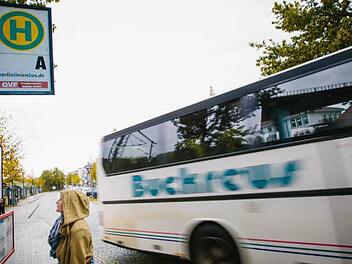 Im neuen Schuljahr soll beim Bus- und Zugverkehr zunächst auf das Konzept zurückgegriffen werden, das zum Ende des vergangenen Schuljahrs zu Tragen kam. Foto: Archiv/Hendrik Steffens
