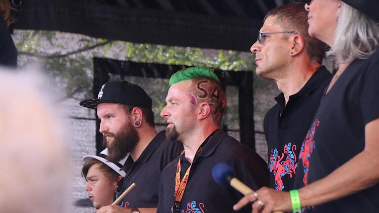 Christian Sennfelder lässt sich vor jedem Sambafestival eine besondere Frisur schneiden. "Das hat schon Tradition", sagt er und lacht.
