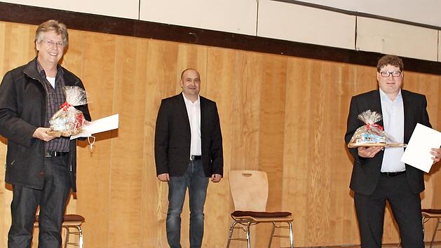 F&uuml;r verdienstvolles Wirken in der kommunalen Selbstverwaltung &uuml;berreichte B&uuml;rgermeister Sascha G&uuml;nther die Auszeichnungen des bayerischen Innenministers an den ehemaligen Dritten B&uuml;rgermeister Ralf Gr&ouml;ger und den Zweiten B&uuml;rgermeister Thomas Motschenbacher