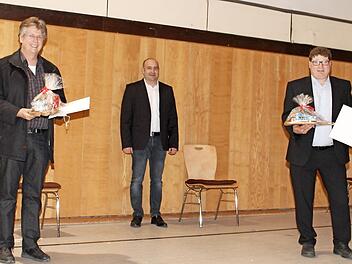 Für verdienstvolles Wirken in der kommunalen Selbstverwaltung überreichte Bürgermeister Sascha Günther die Auszeichnungen des bayerischen Innenministers an den ehemaligen Dritten Bürgermeister Ralf Gröger und den Zweiten Bürgermeister Thomas Motschenbacher