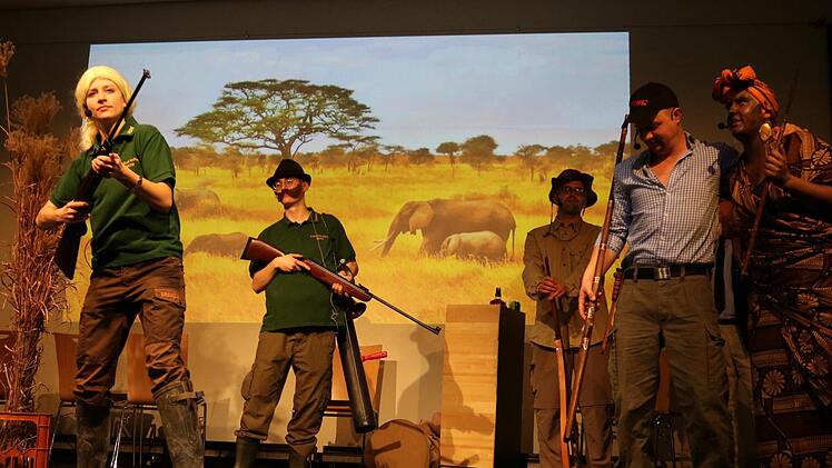 Für eine Mordsgaudi sorgte die Gruppe "Molotow, die Bude brennt" mit der Großwildjagd einiger Eberner Jäger in Afrika. Janina Reuter