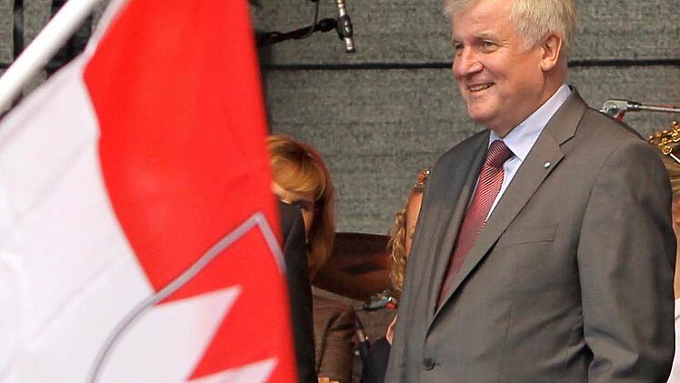 Seehofer und die Franken: Kommt das Heimatministerium tatsächlich? Und wenn ja, wohin? Foto: Daniel Karmann dpa/lby/Archiv