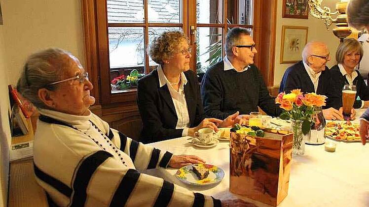 Anna Fößel mit ihren Nichten und Neffen aus Bamberg und Nürnberg  Foto: Friedwald Schedel
