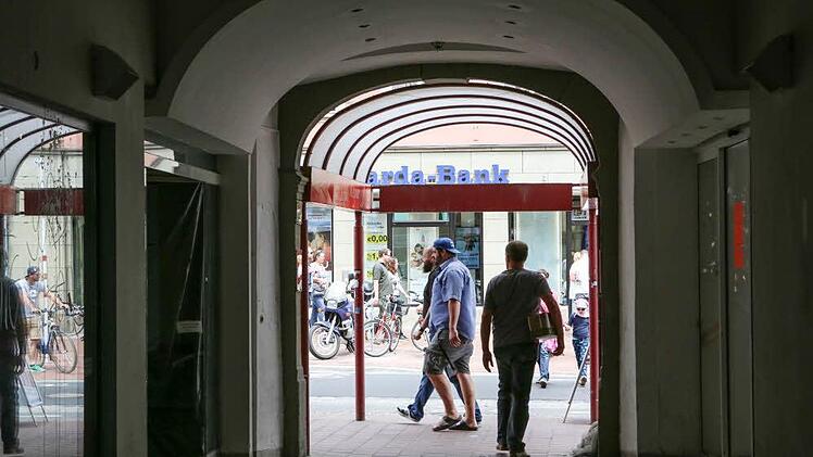 Blick aus der Passage auf die Lange Straße mit dem BaldachinFoto: Barbara Herbst