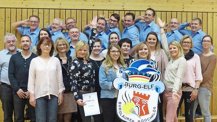 Keine Prunksitzung ohne die Aktivitäten der Mitglieder, die als Akteur, Organisator, Bühnenbauer oder andere Tätigkeit seit mindestens 15 Jahren bis hin zu 30 Jahren der Burgelf aktiv die Treue halten.