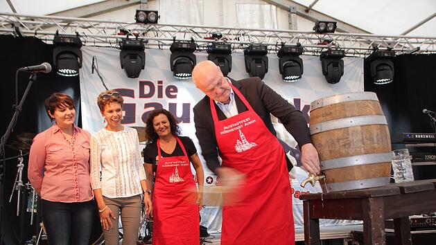 Am Freitagabend hat H&ouml;chstadts B&uuml;rgermeister Gerald Brehm (JL) das 34. H&ouml;chstadter Altstadtfest er&ouml;ffnet. Fotos: Andreas Dorsch/Franziska Rieger