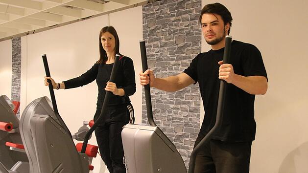 Sie wagen den Schritt in die Selbstst&auml;ndigkeit: Regina Bezold und Leon Schenkendorf er&ouml;ffnen in Thurnau das "T(h)urnFit".  Foto: Alexander Hartmann