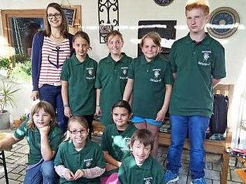 Die "Neudorfer Holzböckli" der Blaskapelle Hofstetten. Hinten von links: Ausbilderin Andrea Marx, Barbara Müller, Nadine Klemm, Sarah Bintig, Lucas Klemm. Vorne von links: Josephine Uhlich, Julia Müller, Eva Seemann und Jacob Schmidt Foto: Gerold Snater