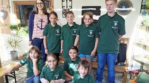 Die "Neudorfer Holzböckli" der Blaskapelle Hofstetten. Hinten von links: Ausbilderin Andrea Marx, Barbara Müller, Nadine Klemm, Sarah Bintig, Lucas Klemm. Vorne von links: Josephine Uhlich, Julia Müller, Eva Seemann und Jacob Schmidt Foto: Gerold Snater