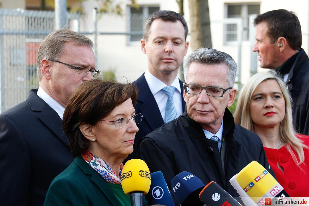 Bundesinnenminister Thomas de Maizière (CDU) hat das Balkanzentrum in Bamberg besucht