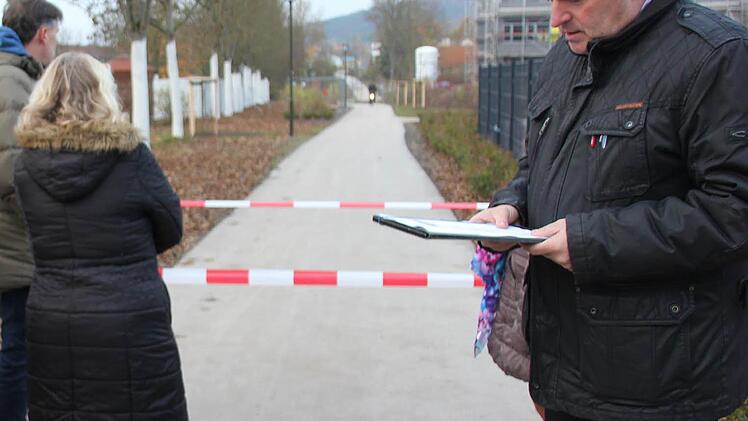 Schon vor der Eröffnung war die ersten Radfahrer unterwegs.