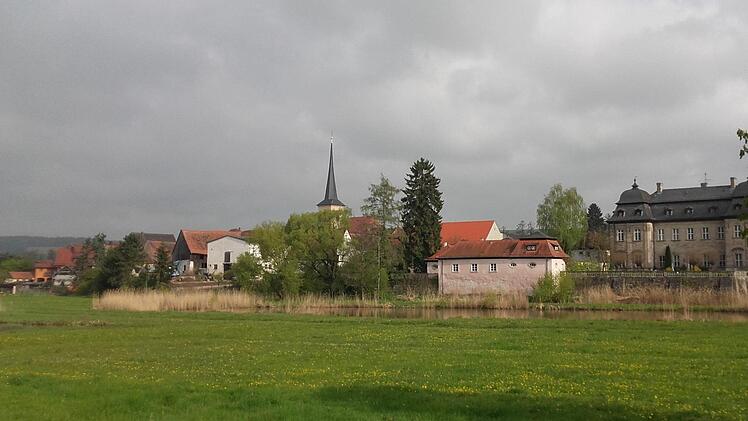 Blick aufs Schloss und die Seen davor.Foto: Anette Schreiber