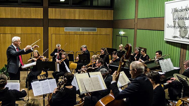 Reichlich Beifall verdiente sich der Musizierkreis Neustadt mit seinem Neujahrskonzert in der Mehrzweckhalle Heubischer Straße.Foto: Jochen Berger