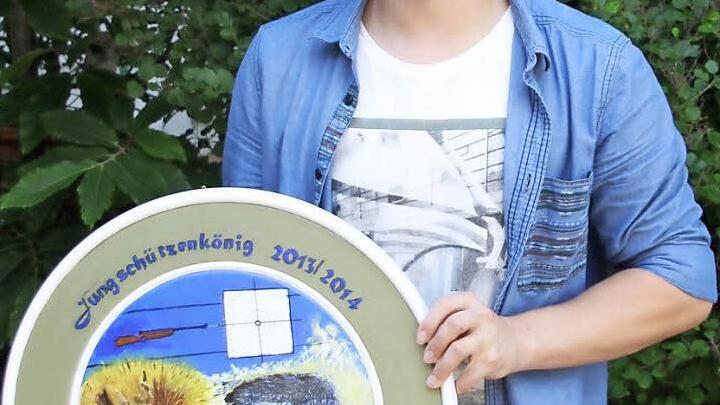 Leon Müller mit seiner Königsscheibe Foto: Mariell Dörrschmidt