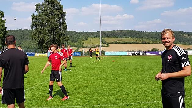 Andreas Wolf (rechts) am Freitag in Burglauer. Foto: Johannes Wolf