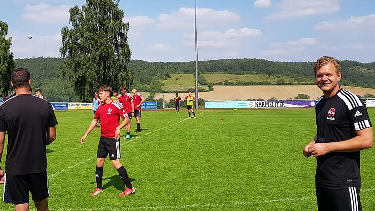 Andreas Wolf (rechts) am Freitag in Burglauer. Foto: Johannes Wolf