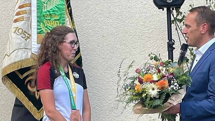 Beim Empfang des SV Bavaria Thulba gehörte auch Mario Götz als Bürgermeister der Marktgemeinde Oberthulba zu den Gratulanten. Foto: privat