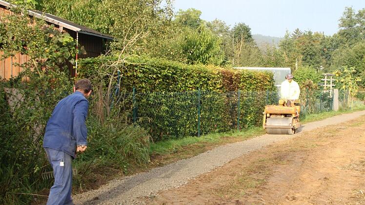 Nur dieser schmale Streifen in den Herrengärten zeigt, wo die Erdarbeiten für die Kabelverlegung stattgefunden haben.