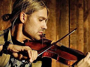 Lange wurde spekuliert, ob er kommt - jetzt steht's fest: David Garrett spielt am 16. Mai Sonaten von Johannes Brahms. Foto: Agentur