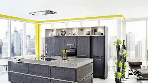 Avantgardistisch: funkelnde Spiegeleinschlüsse verleihen dieser zehn Zentimeter starken Steinarbeitsplatte aus Quarzkomposit das gewisse Extra.