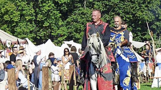 Farbenfroh und spannend ging es beim Ritterfest in Waischenfeld zu.