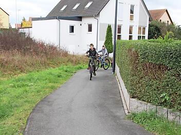 Diese unübersichtliche Kurve auf dem Radweg soll entschärft werden.  Foto: Andreas Dorsch