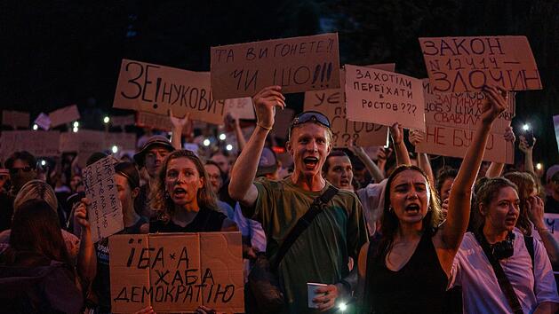 Demonstration für die Unabhängigkeit von Antikorruptionsbüro