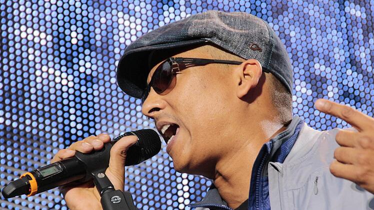 Xavier Naidoo machte seine Fans am Samstag im Forchheimer Jahnstadion glücklich. Foto: Josef Hofbauer