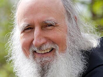 Der Benediktinerpater Anselm Grün will nicht den Moralapostel spielen. Im Interview spricht er über die Sehnsucht nach Liebe, Herzschmerz und ... Foto: Vier-Türme-Verlag